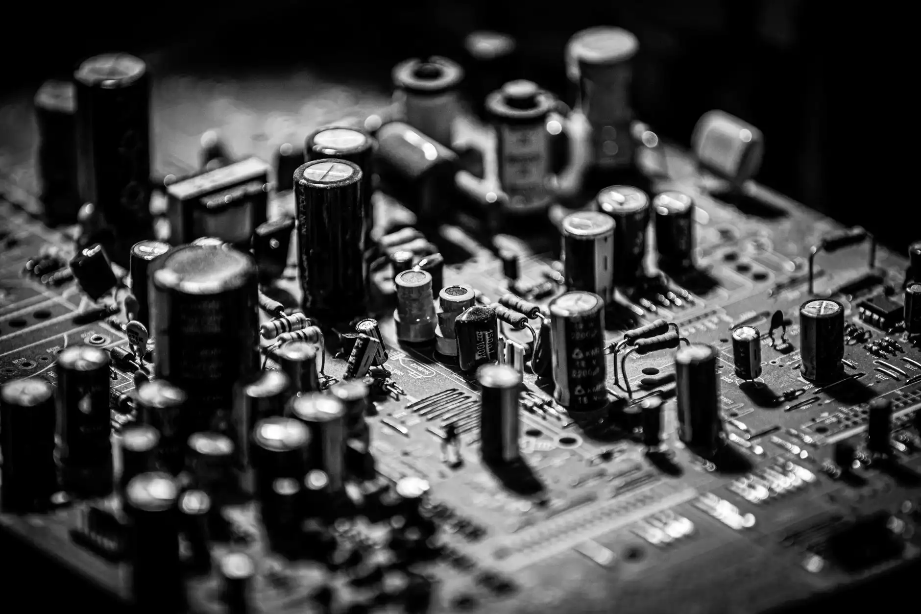 蓝牙耳机充电仓PCB板设计要点与安全性能分析正文配图 1